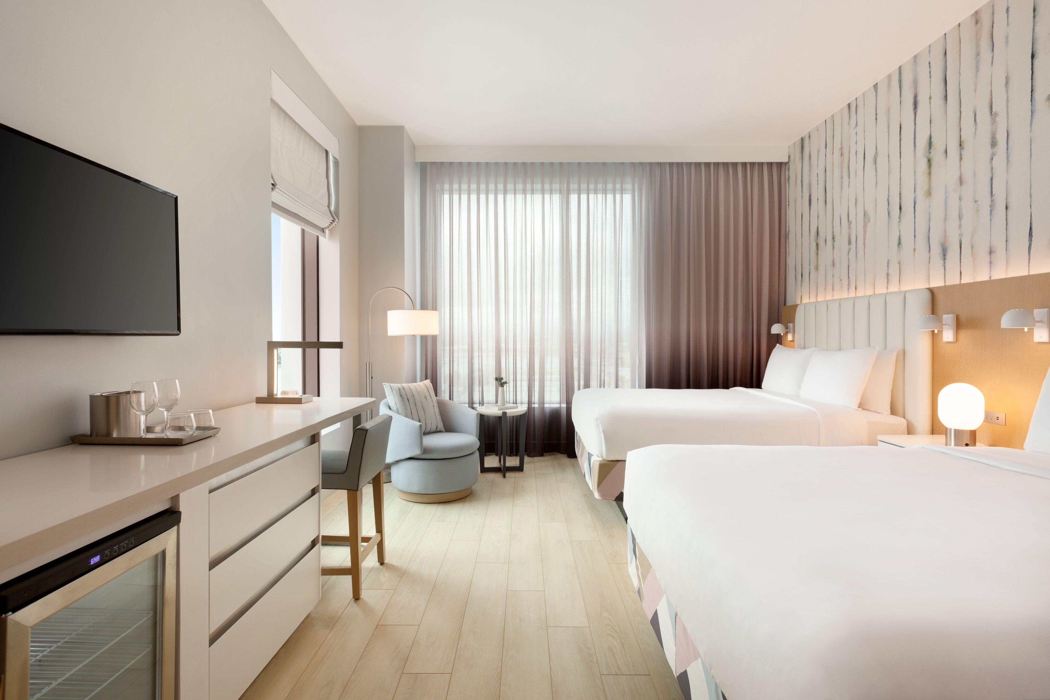 The Viv Hotel, Anaheim, A Tribute Portfolio Hotel Eksteriør bilde A guest room at the West Hollywood hotel